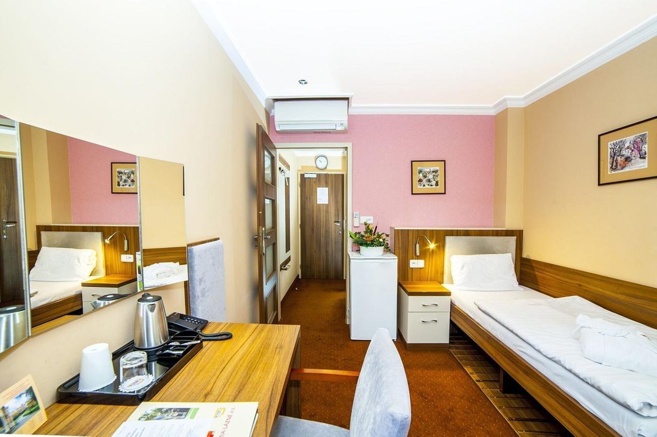 Krivan Hotel Karlovy Vary Exterior foto
